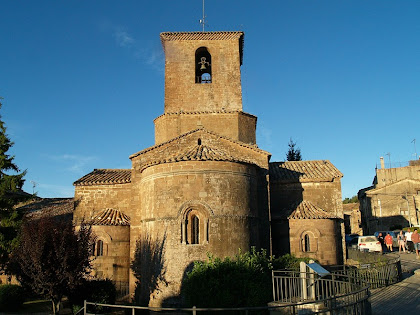 La reconstruïda capçalera de l'església de la canònica de Santa Maria de l'Estany La reconstruïda capçalera de l'església de la canònica de Santa Maria de l'Estany