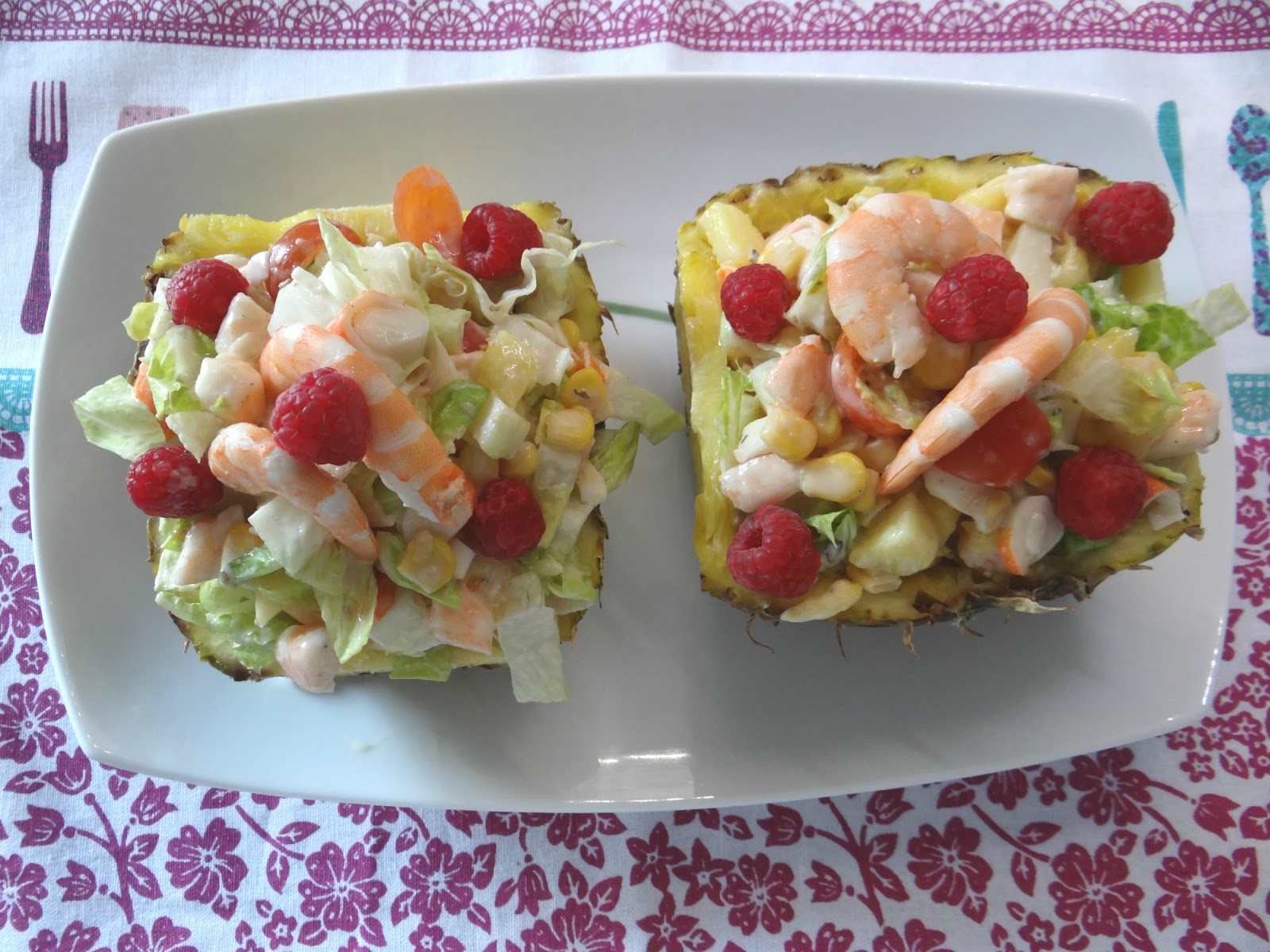 Pacto de Tres: Ensalada tropical con piña y langostinos