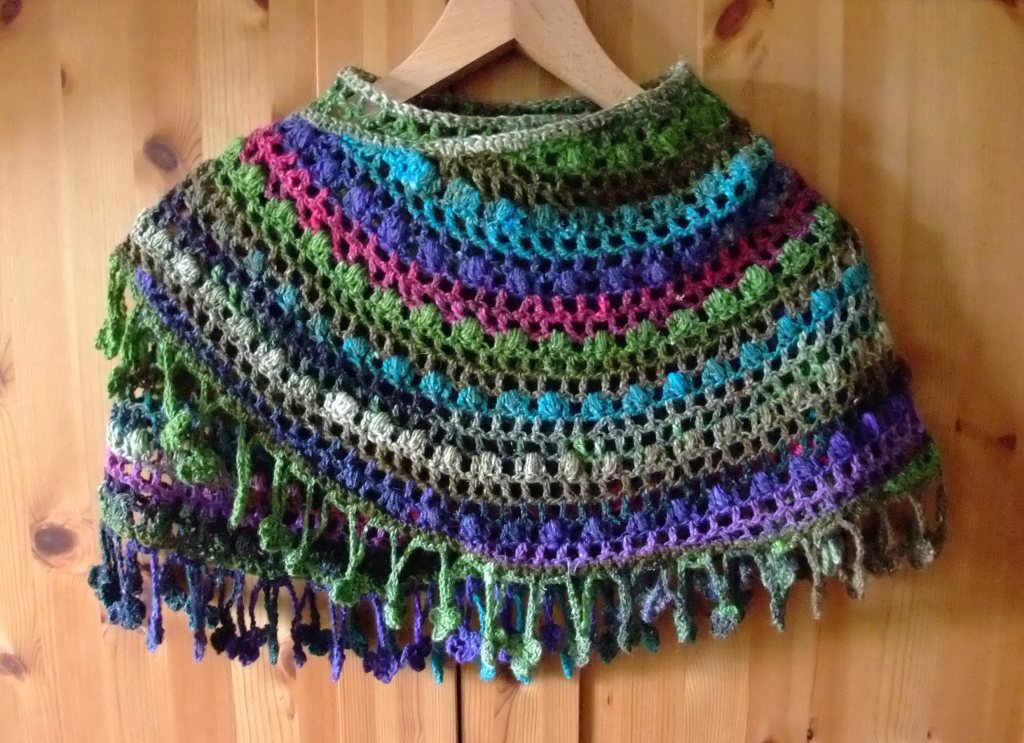 A N D A M E N T O: Japanese Crocheted Crescent Moon Shawl