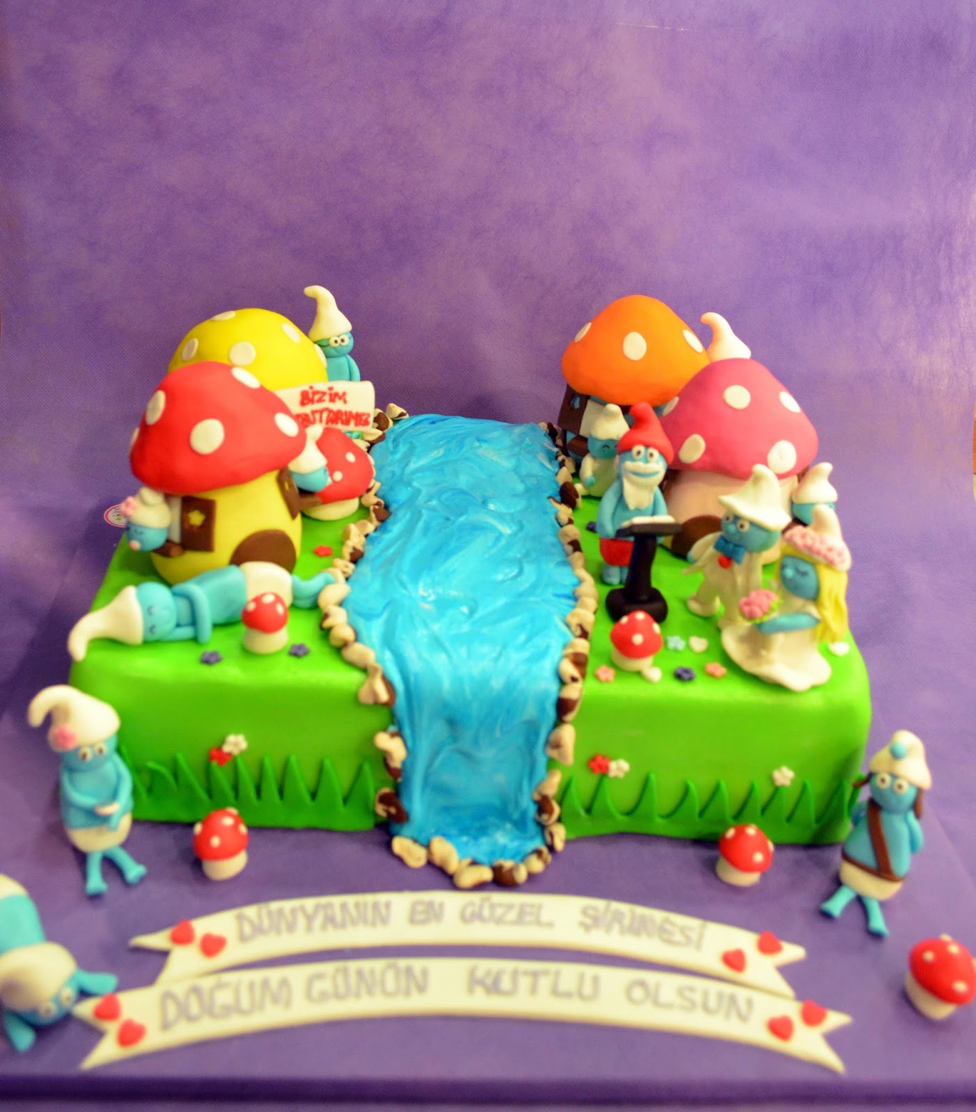 Le Bakery Butik Pasta Şirinler Pasta ve Cupcakeler )