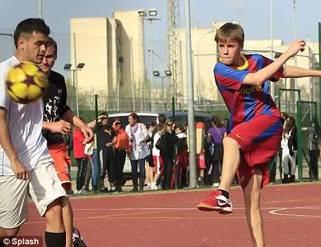 Justin Bieber playing football justin bieber playing soccer in madrid. Justin Bieber playing football