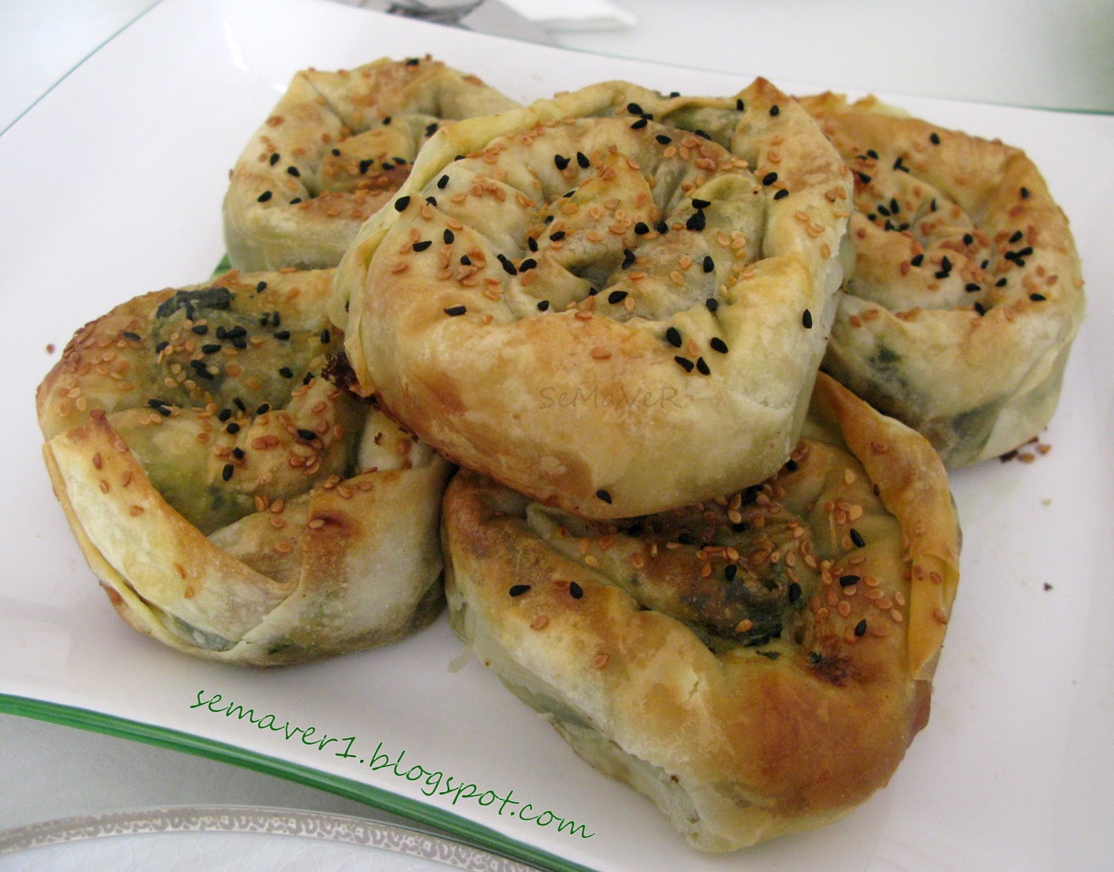 SeMaVeR Ispanaklı Gül Böreği