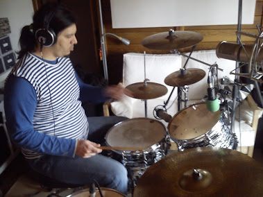 En Jordi Fàbregas enregistrant la bateria