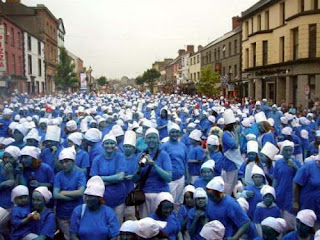 Foto The Guinness Book of World Records smurf wannabe Terbanyak di dunia