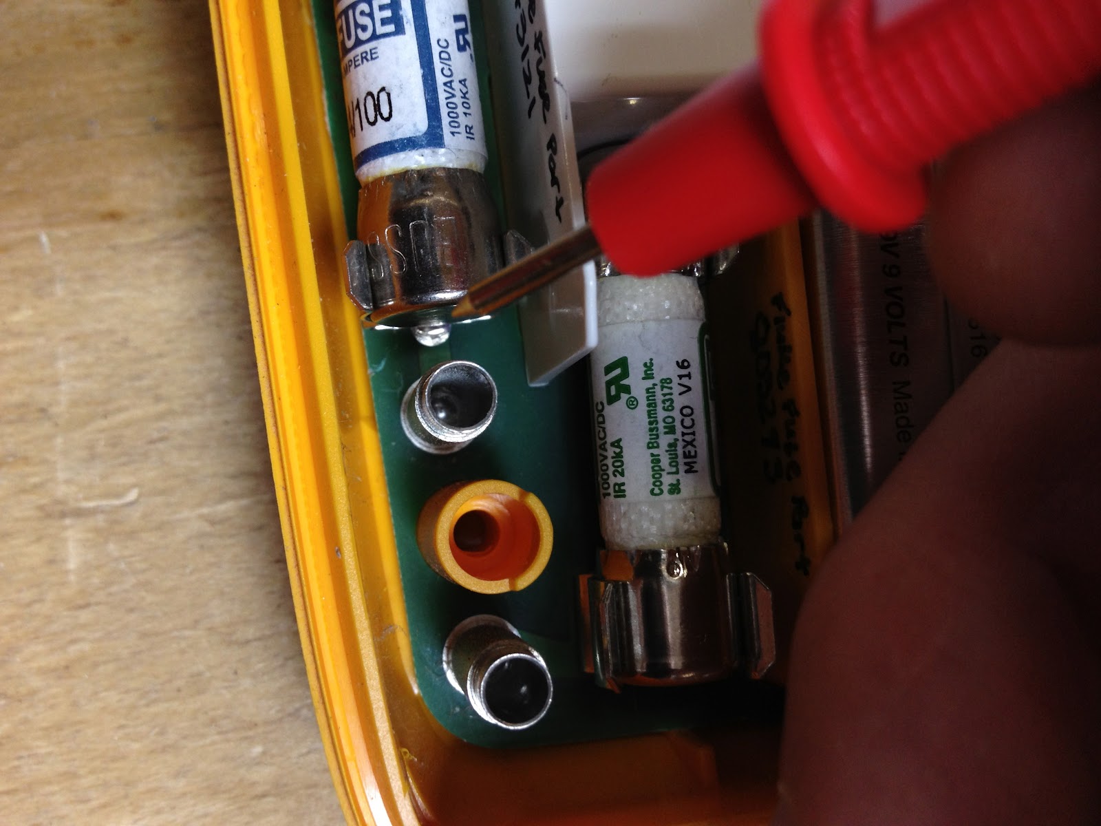 How to Replace Fuses in Fluke 177 Multimeter · Share Your Repair