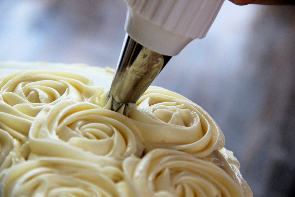 D*lish: Red Velvet Rose Cake & Cake Decorating Tutorial