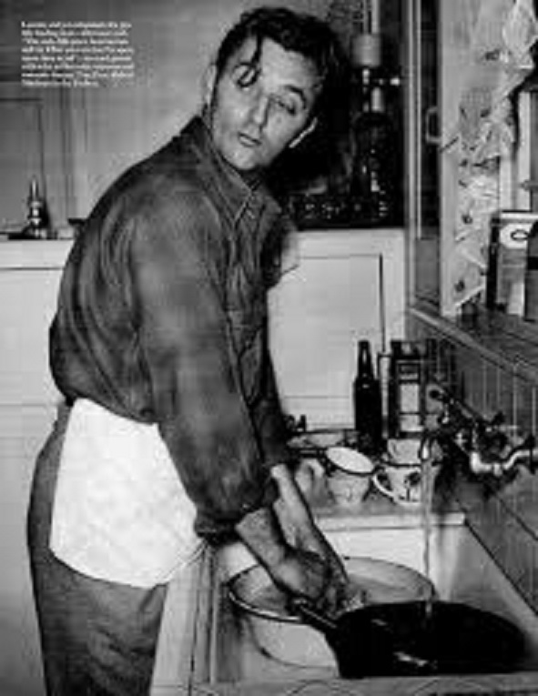 Robert Mitchum washing the dishes