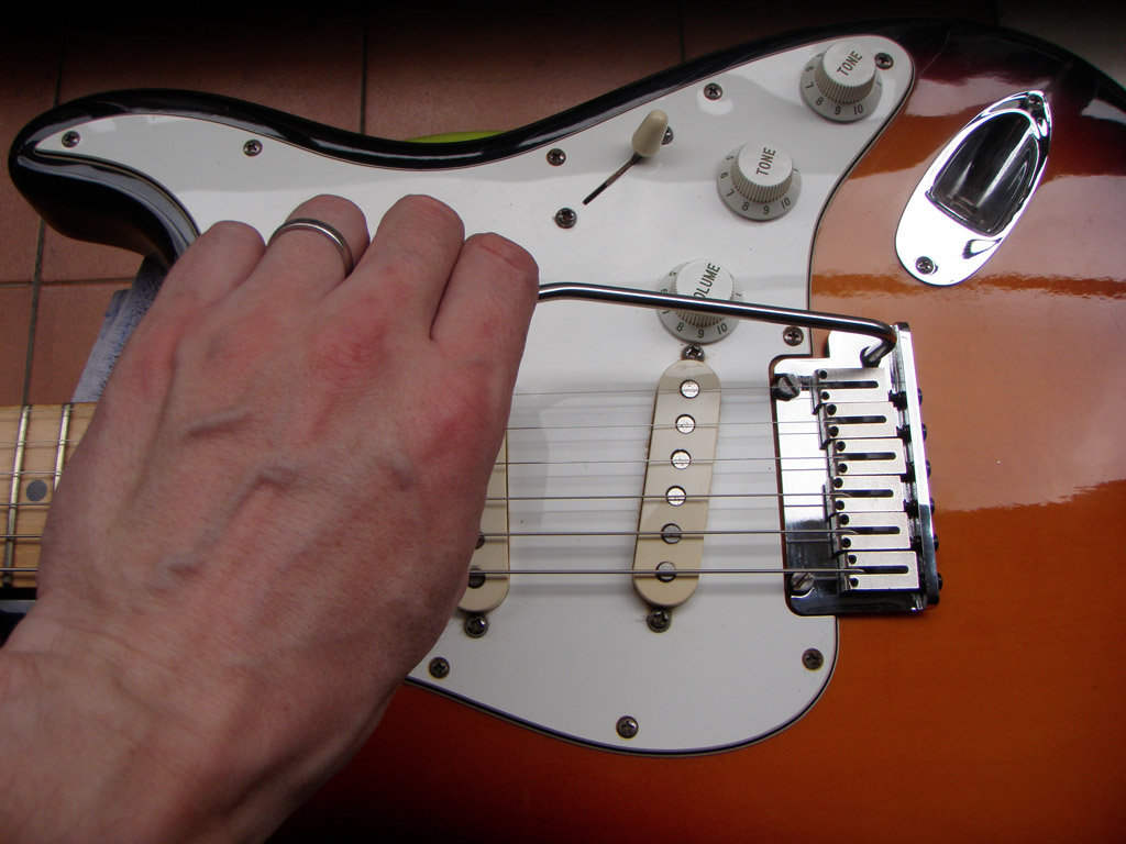 Setting up or adjusting a Fender Stratocaster tremolo DIY Strat (and