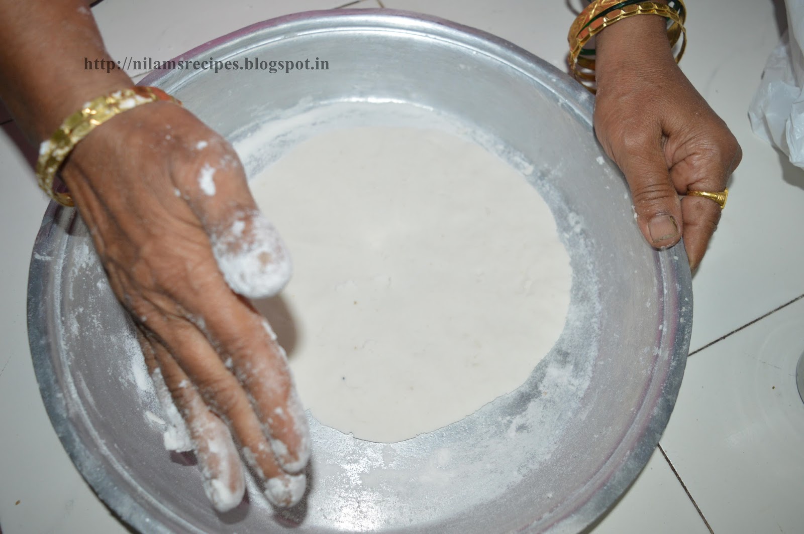 Tandlachi Bhakri Rice Flour Bhakri Traditional Marathi Recipe