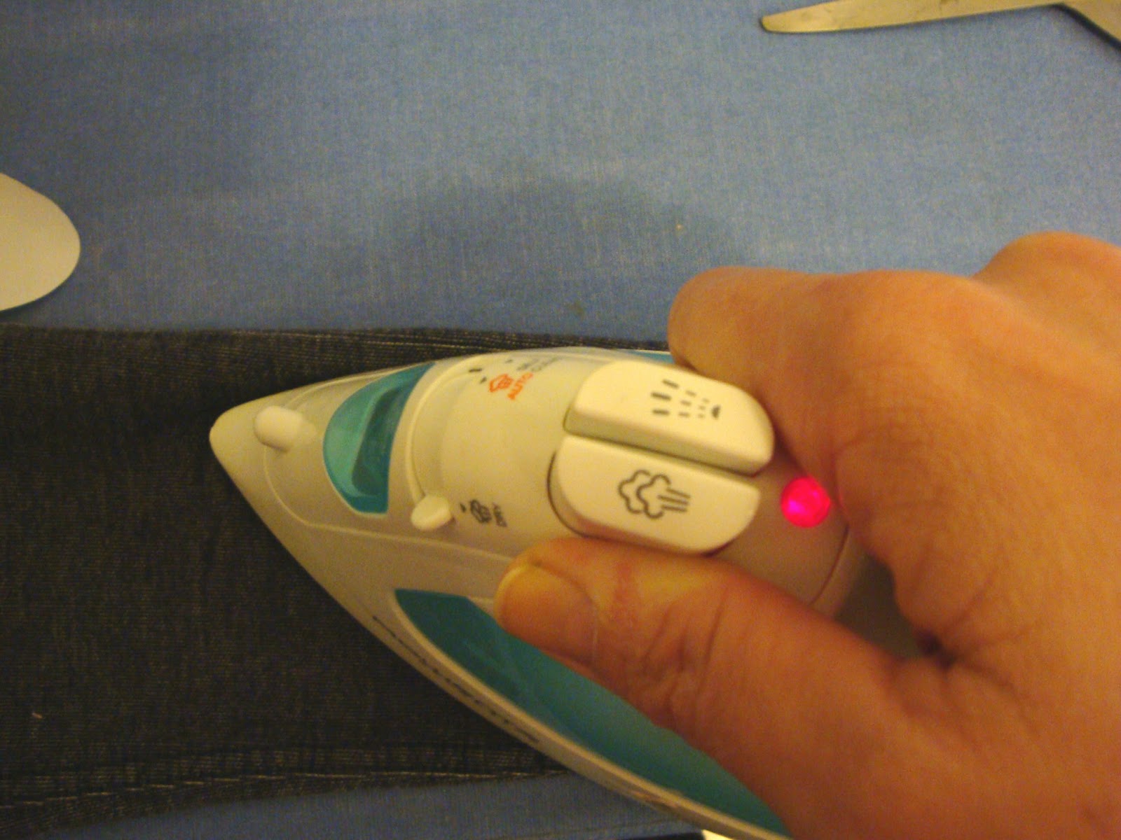 TEXTILE TROLLEY How to patch a hole in the knees of leggings