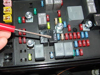 2004 Chevrolet Trailblazer, No Low Beam Headlights fuse box on pontiac bonneville 