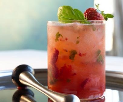 skinny strawberry basil smash