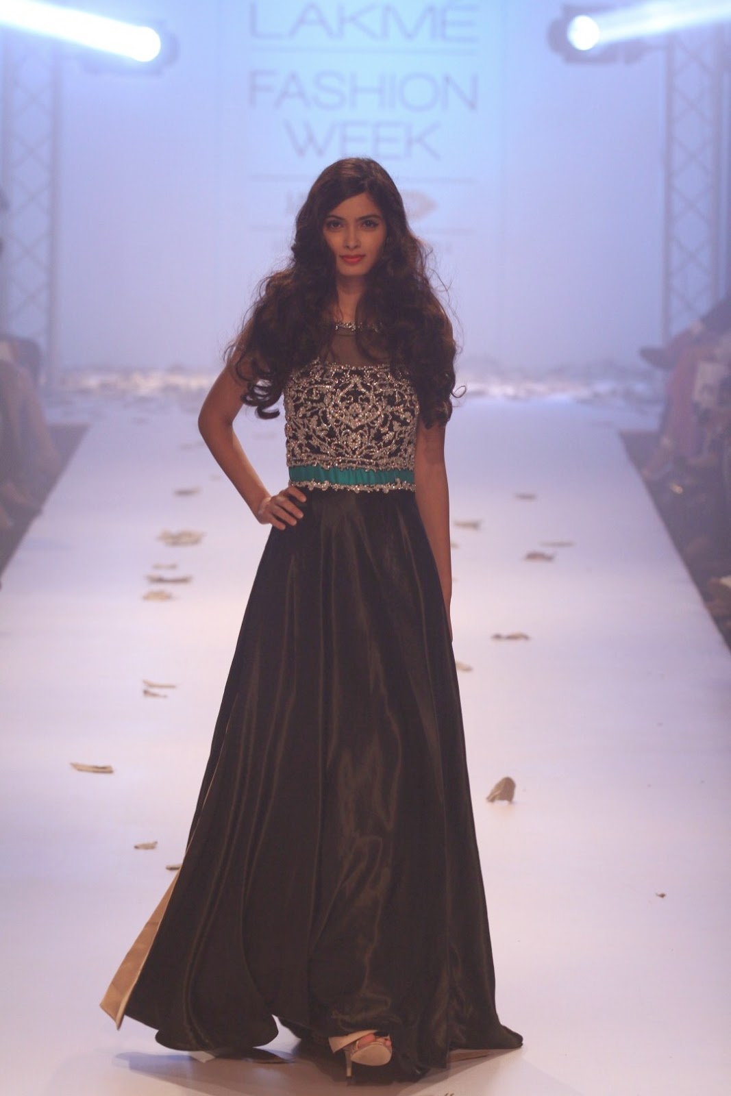 http://2.bp.blogspot.com/-dfBMYnT-Z_w/U_hBooFsZaI/AAAAAAAAqpI/0tYb1oVwGFM/s1600/Diana-Penty-Ramp-Walk-Photos-at-LFW-WF-2014-27.JPG