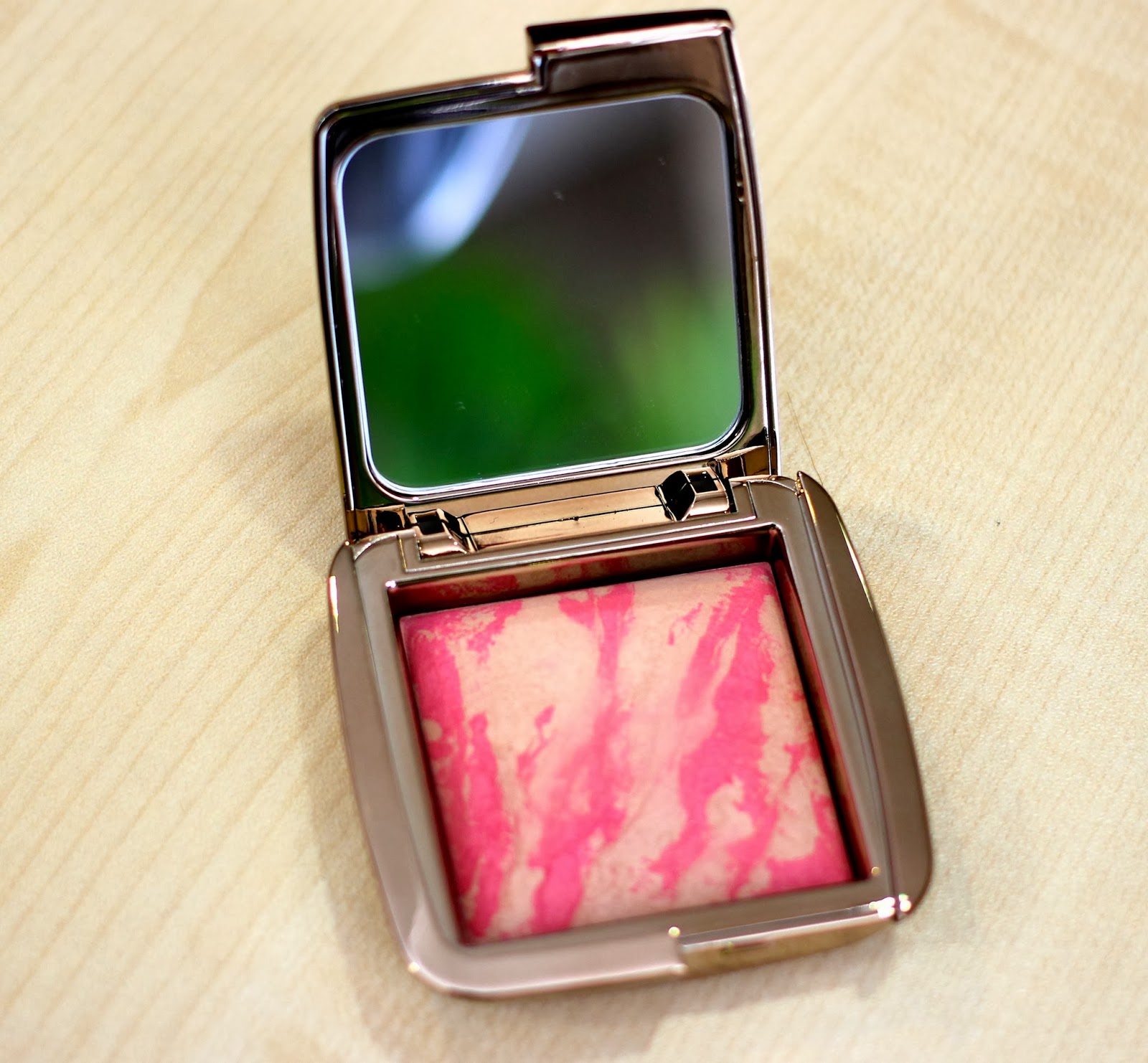 Review Hourglass Ambient Lighting Blush in Luminous Flush Just