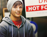 00O00 Menswear Blog Louis Tomlinson from One Direction in Topman jacket . photo 