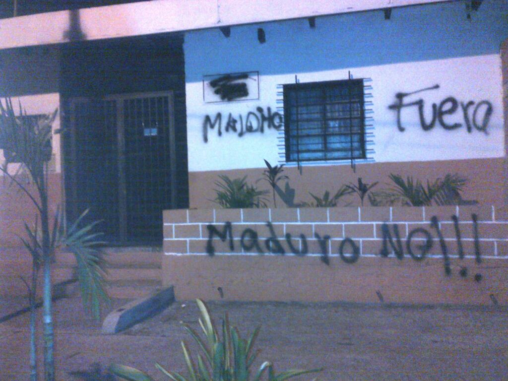 de @ALBERLYNMIC y muestra un Barrio Adentro atacado en Valencia de @ALBERLYNMIC y muestra un Barrio Adentro atacado en Valencia