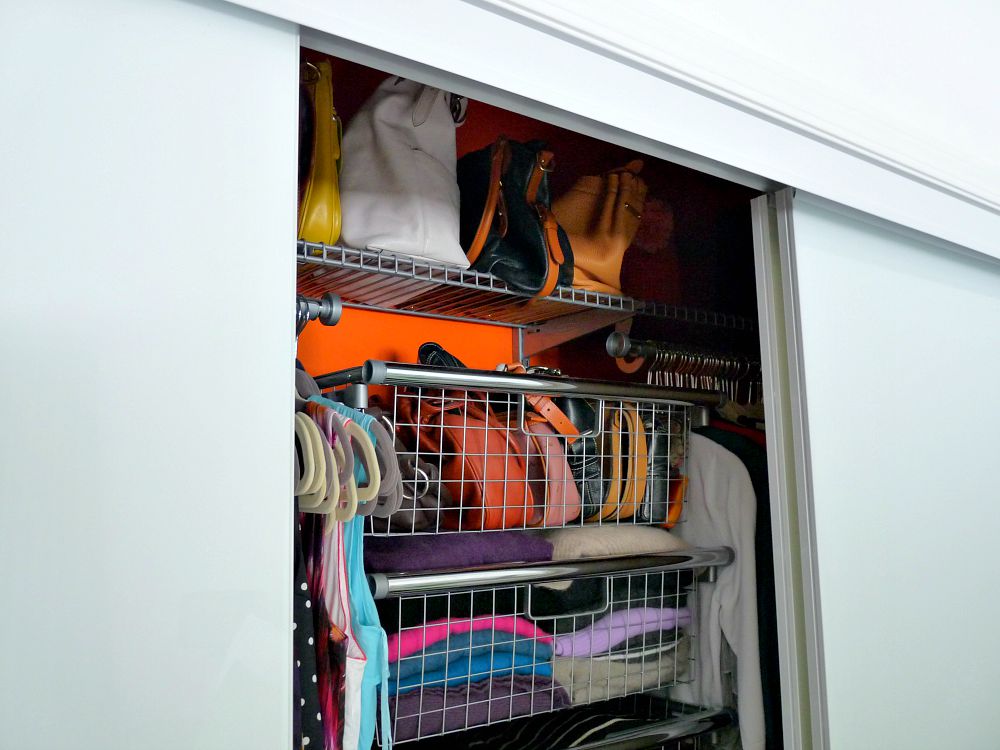 Triple sliding closet door Triple sliding closet door
