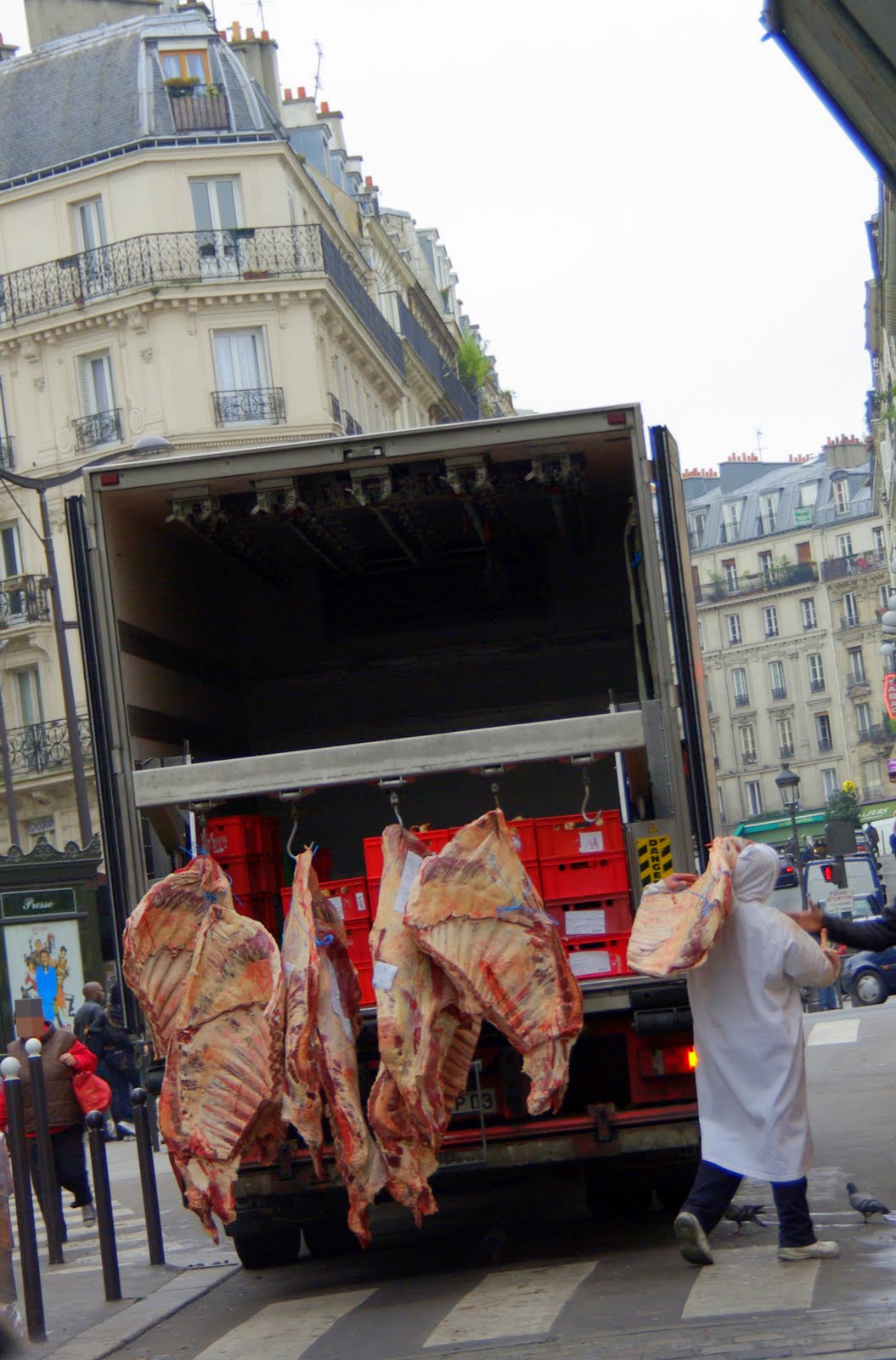 ParisDailyPhoto Meat delivery