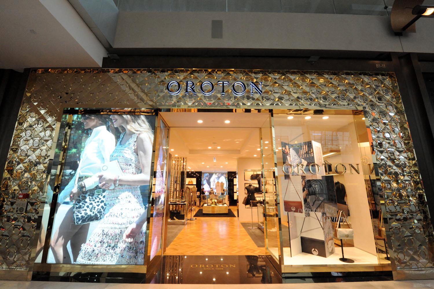 Kisses Vera Style, Beauty and Travel Singapore Oroton's Street Royalty