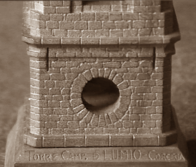 Cuarto juego de ajedrez, campanario de San Lumio de Córcega, torre negra