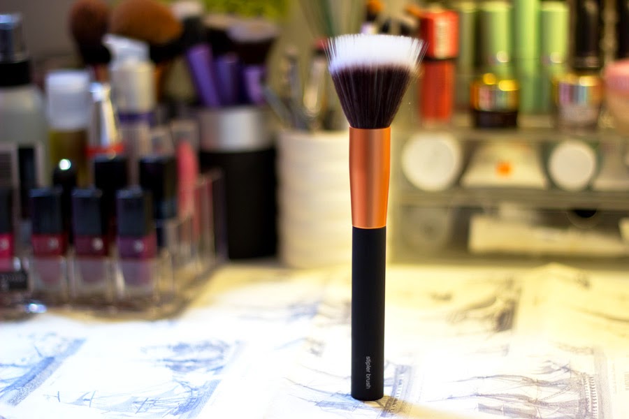 FashStyleLiv Wilko's Makeup Brush Review (Stippler Brush)