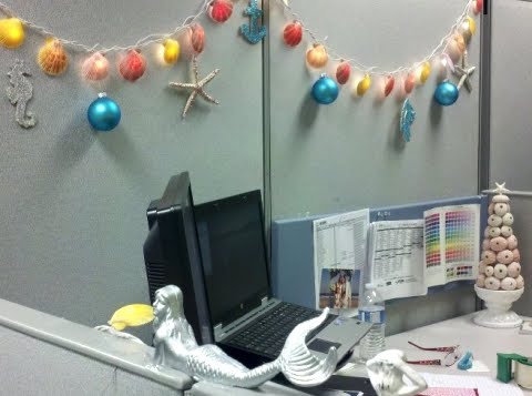 coastal christmas office cubicle