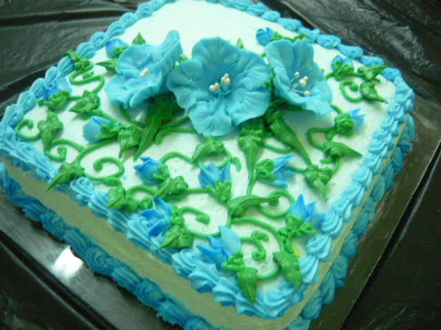 FOOD, DRINKS + PARTY: Petunias in Royal Icing