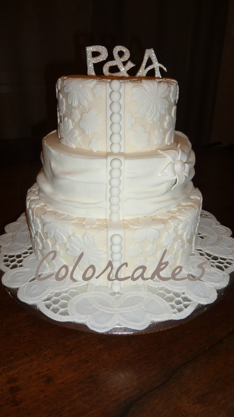 Colorcakes: wedding cake dentelle, blanc et ivoire