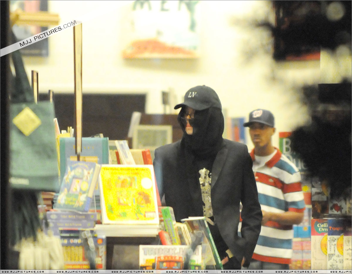 Fotos Michael Jackson Na Livraria Barnes Noble 20 De Maio De