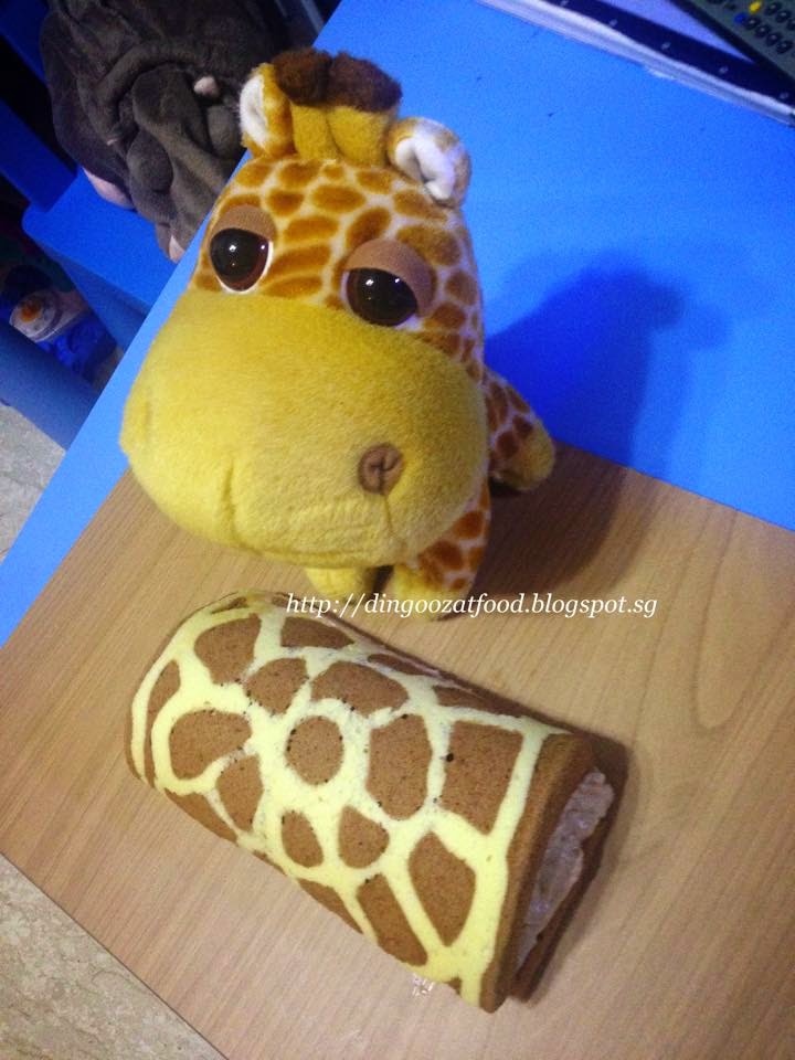 Miki's Food Archives Basic Swiss Roll with Mild Coconut Flavor 简易椰香蛋糕卷