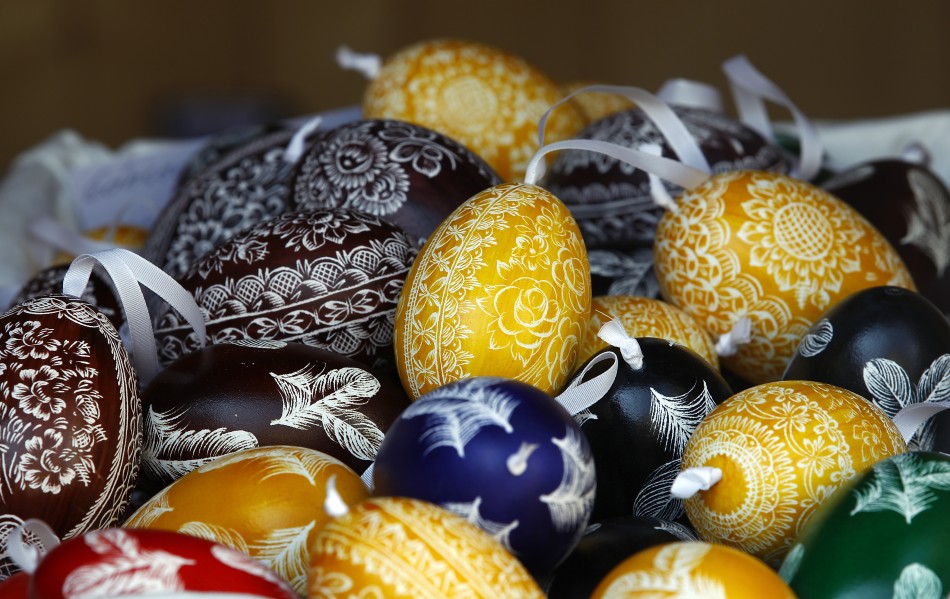 small easter eggs to colour. plain easter eggs to colour in