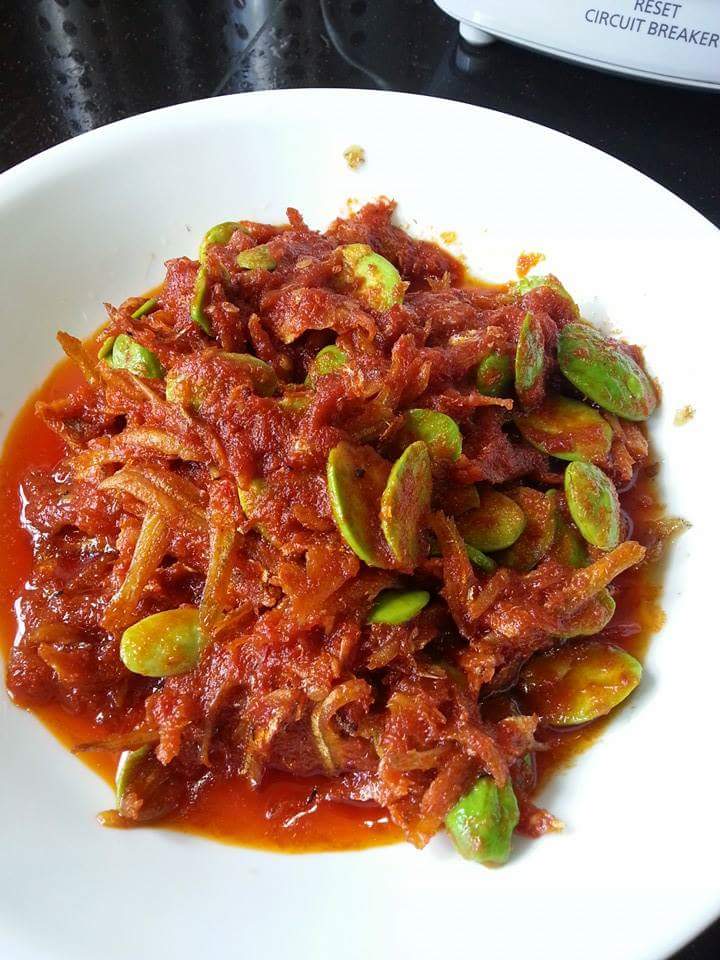 Sambal tumis ikan bilis