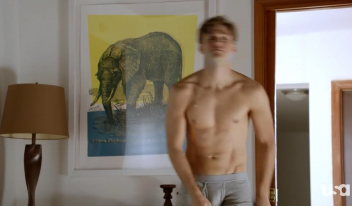 Yep, that's the sexy Aaron Tveit clad in just boxer briefs on the rece...