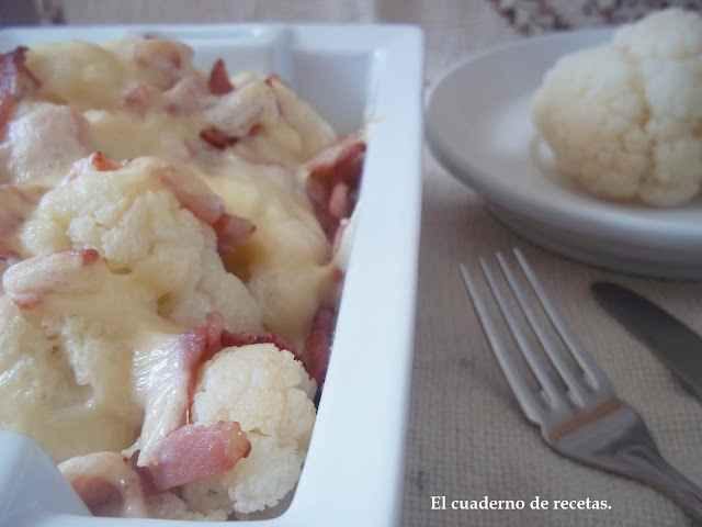 Coliflor Con Nata Y Beycon.
