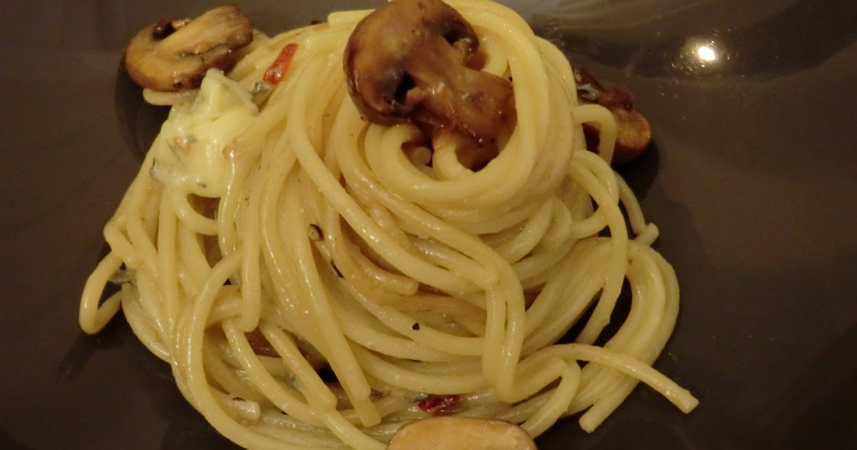 La Cuisine de Sarah Spaghetti with Balsamic Mushrooms, Walnuts, and