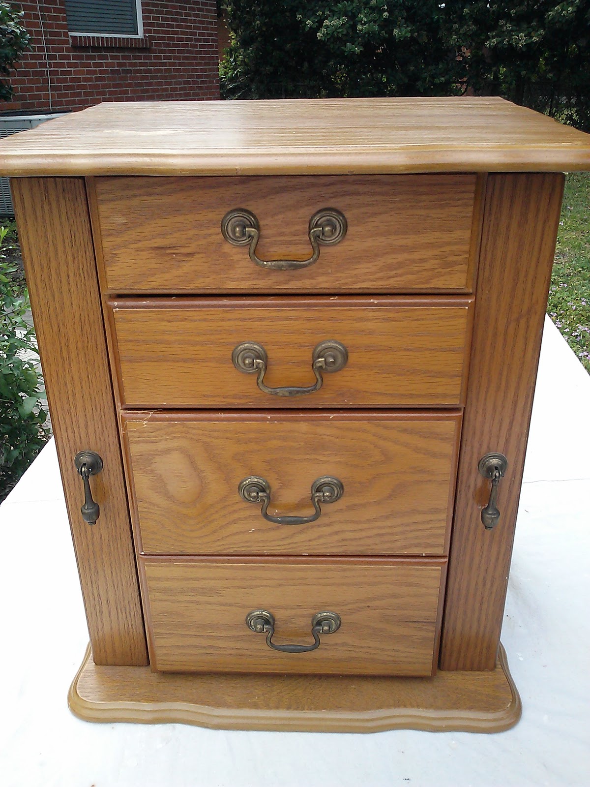Flippin' Furniture Restoring an Old Jewelry Box