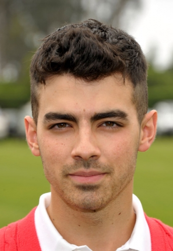 http://2.bp.blogspot.com/-e-VPv5ZXFx0/ThkOh59T7qI/AAAAAAAAUtQ/O_qfBNJuKkg/s1600/joe-jonas-santa-barabara+21.jpg