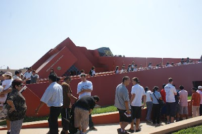 Un mayor número de visitantes recibió durante las Fiestas Patrias el Museo Tumbas Reales del Señor de Sipán, ubicado en Lambayeque. Un mayor número de visitantes recibió durante las Fiestas Patrias el Museo Tumbas Reales del Señor de Sipán, ubicado en Lambayeque.