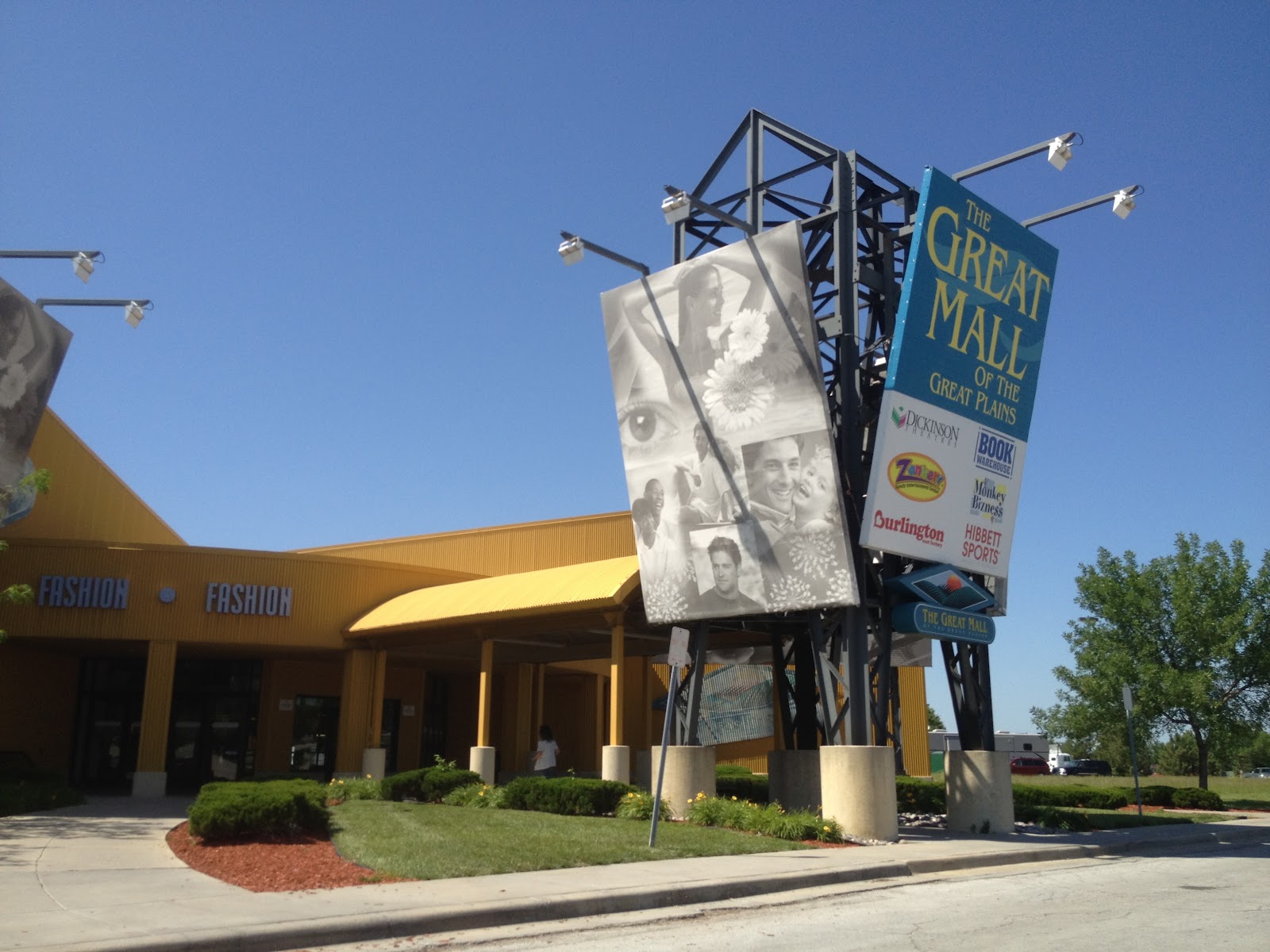 Dead and Dying retail The Great Mall of the Great Plains in Olathe, Kansas