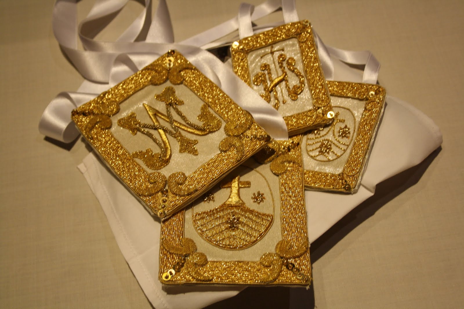 Taller de Bordado "Virgen del Consuelo" Escapularios para la Stma