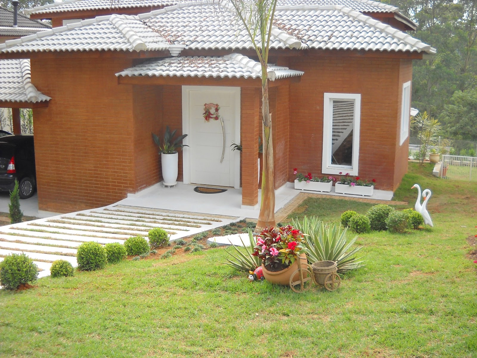 Nossa casa: nosso jeito de viver: Detalhes da varanda e entrada da casa.