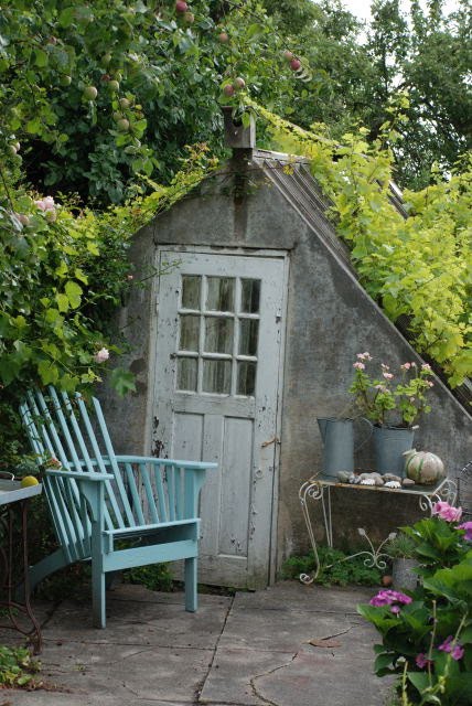 A Love of the Past: The Little Cottage Shed - When One Room is All You Need