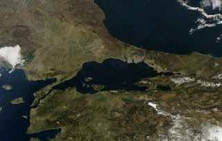 Οι Τούρκοι απειλούν ότι θα κλείσουν τα Στενά στον Βόσπορο Οι Τούρκοι απειλούν ότι θα κλείσουν τα Στενά στον Βόσπορο