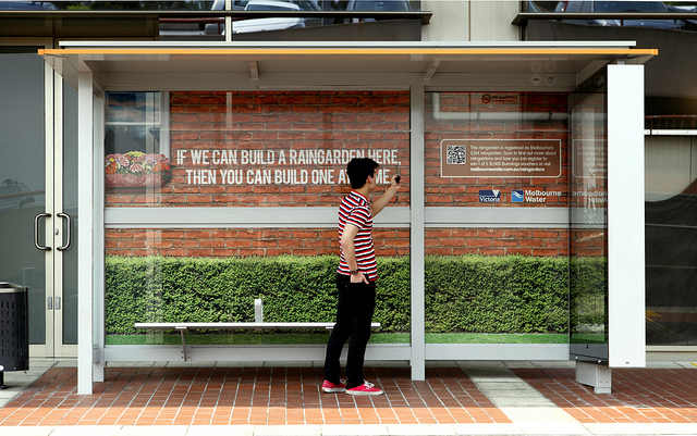 Ponto de TRAM com jardim dentro de vidro