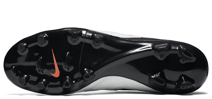 nike tiempo genio vs legacy