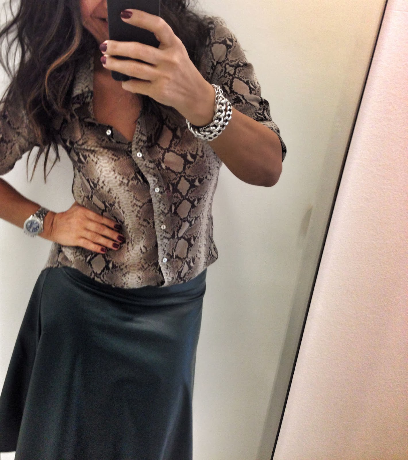 moda stil alisveris kadin ben deri ve yilan