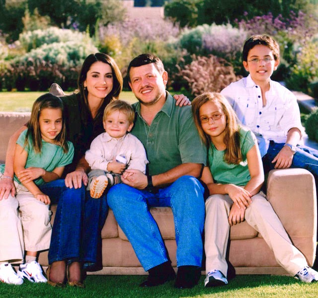 king_abdullah_ii_queen_rania_family_640_f.jpg