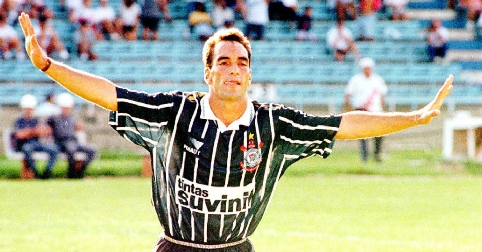 Edmundo diz o que Loss precisa fazer para se manter no Corinthians