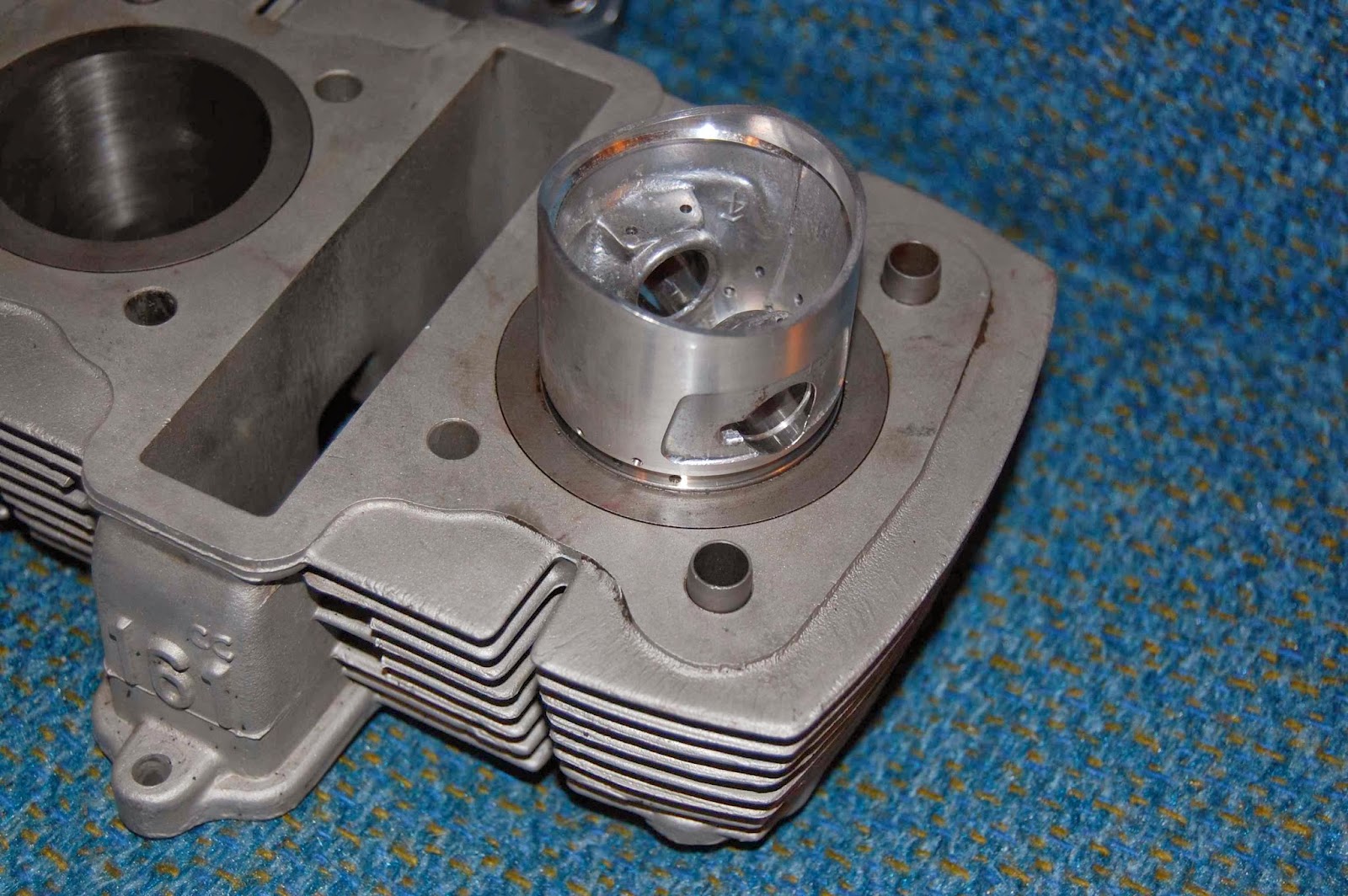 R4L Honda CB160 Piston Ring Installation.