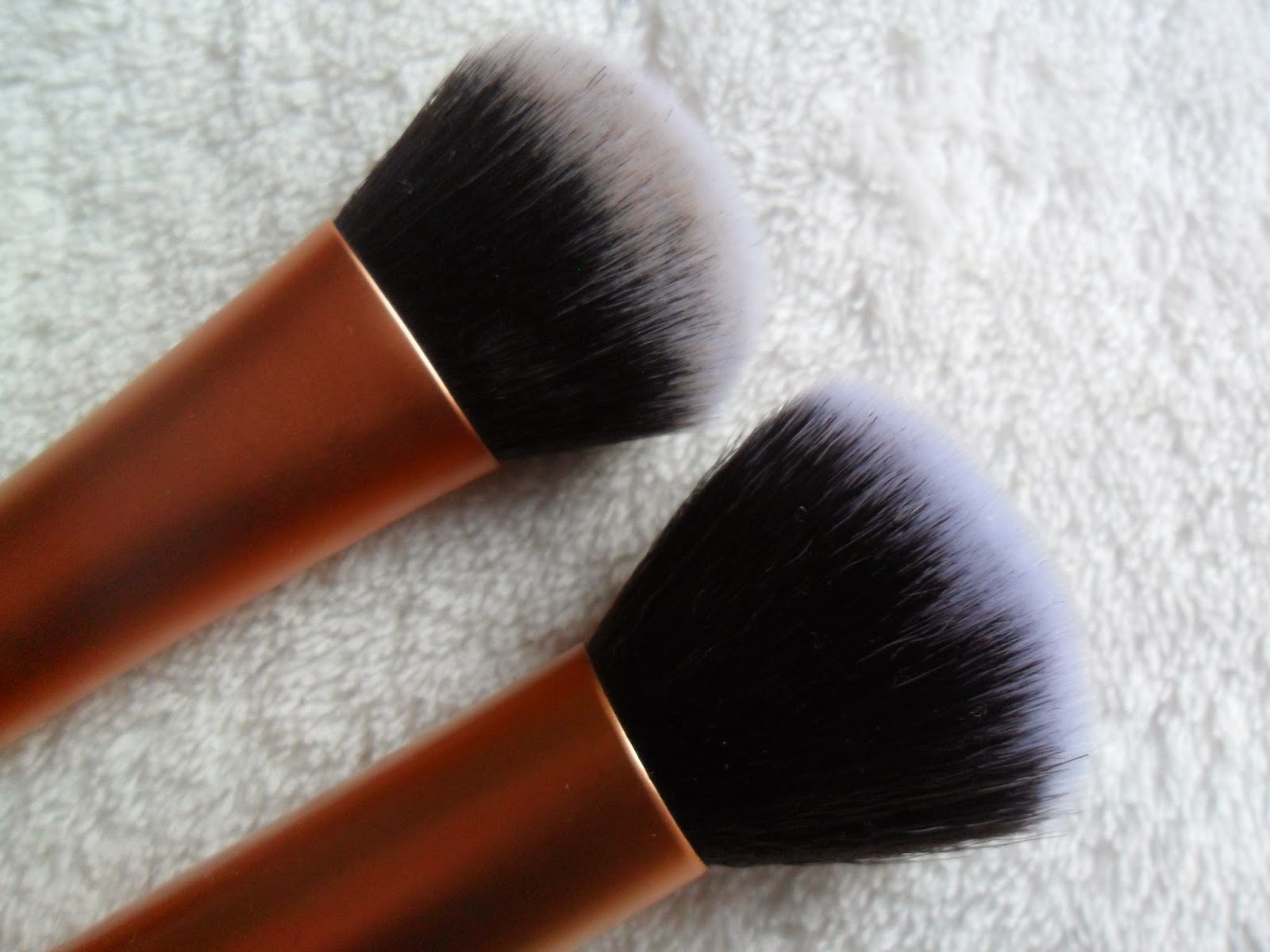 Ace Stace Beauty Real Techniques Expert Face brush vs Buffing brush